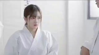 淘气金发小美女想被草开花然后高潮喷射